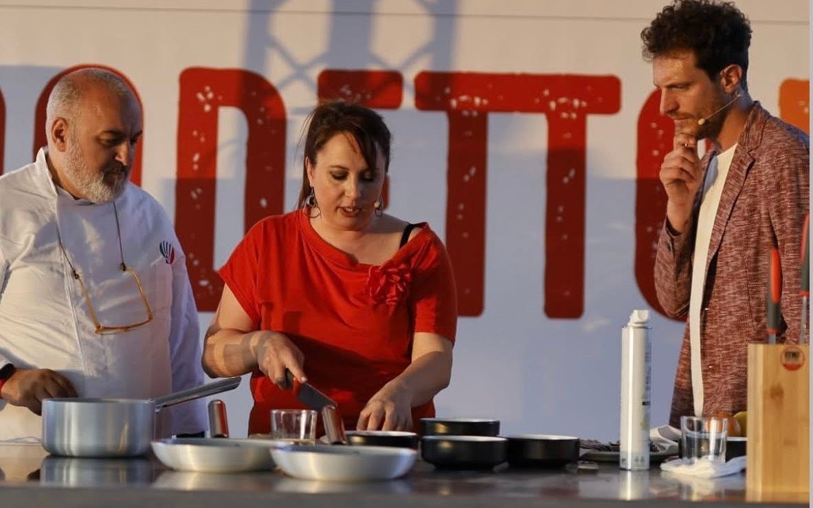 Come promuovere un ristorante sui social nel 2026: cosa funziona davvero